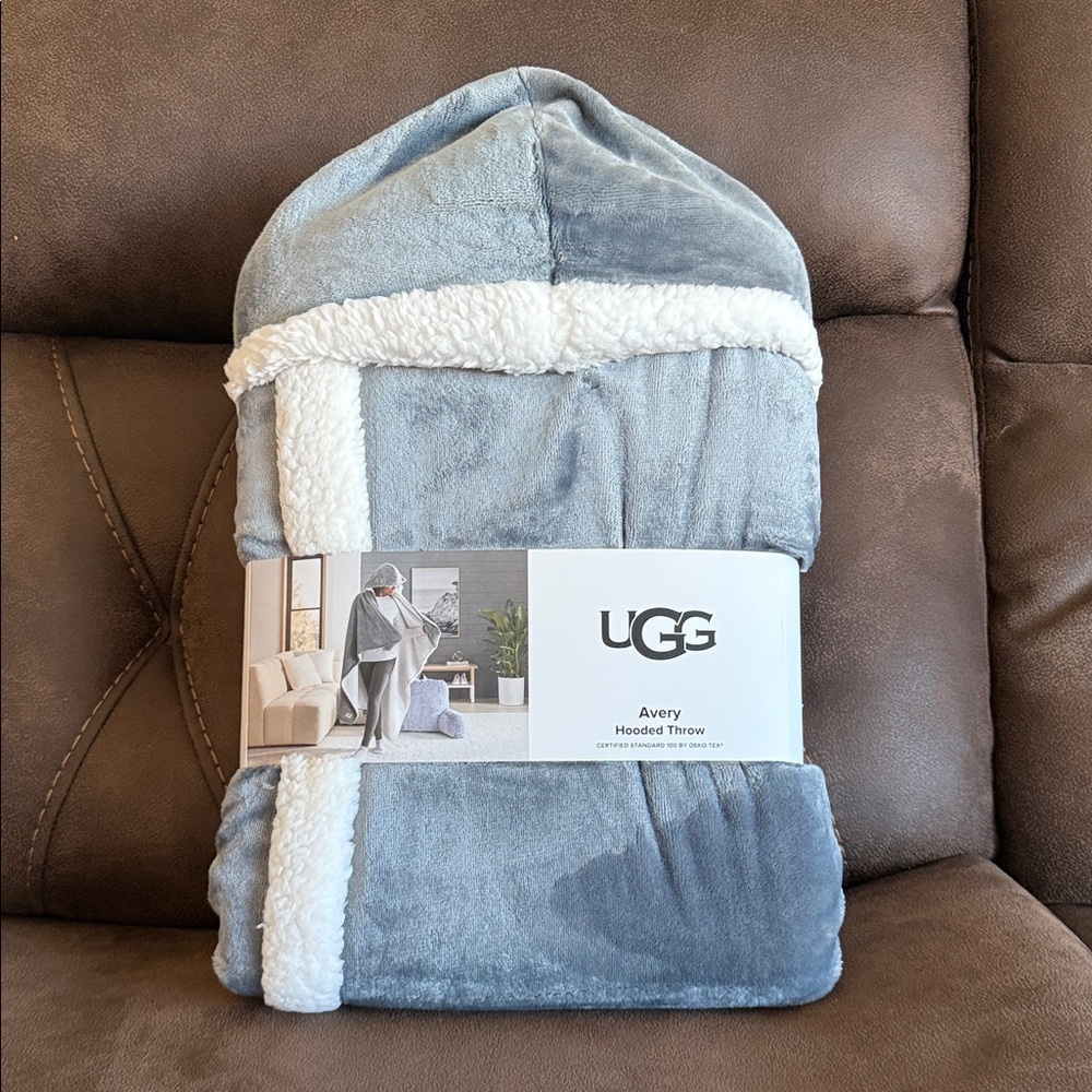 UGG Avery Hooded Throw - Gray and White